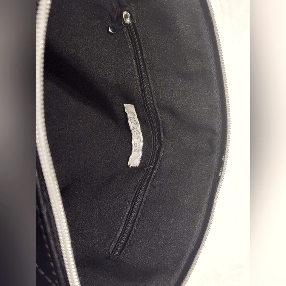 Kenneth Cole Reaction Woman's Dome Bag EUC - Picture 7 of 8